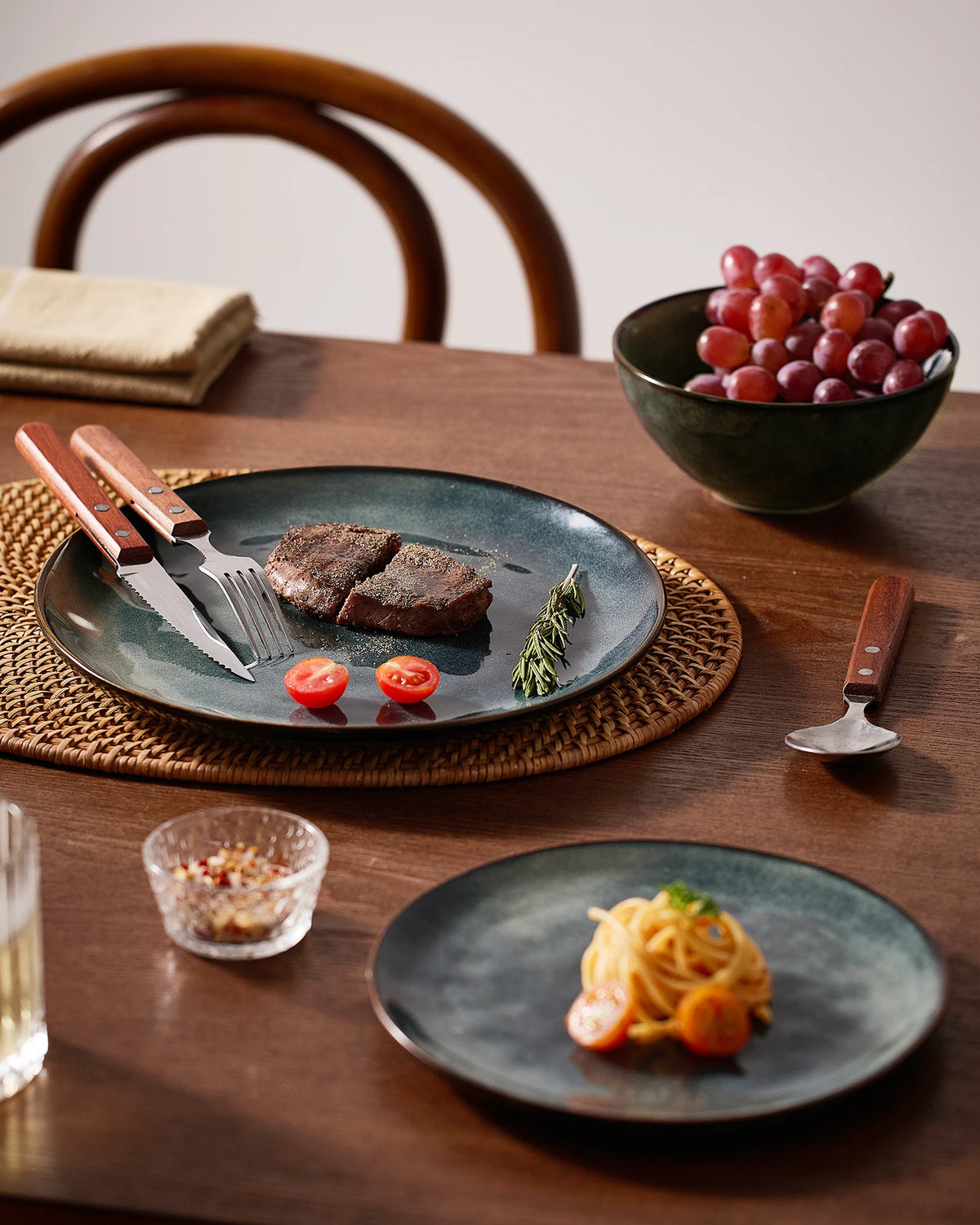 Famiware Ocean Round 12-Piece Stoneware Dinnerware Set, Service for 4