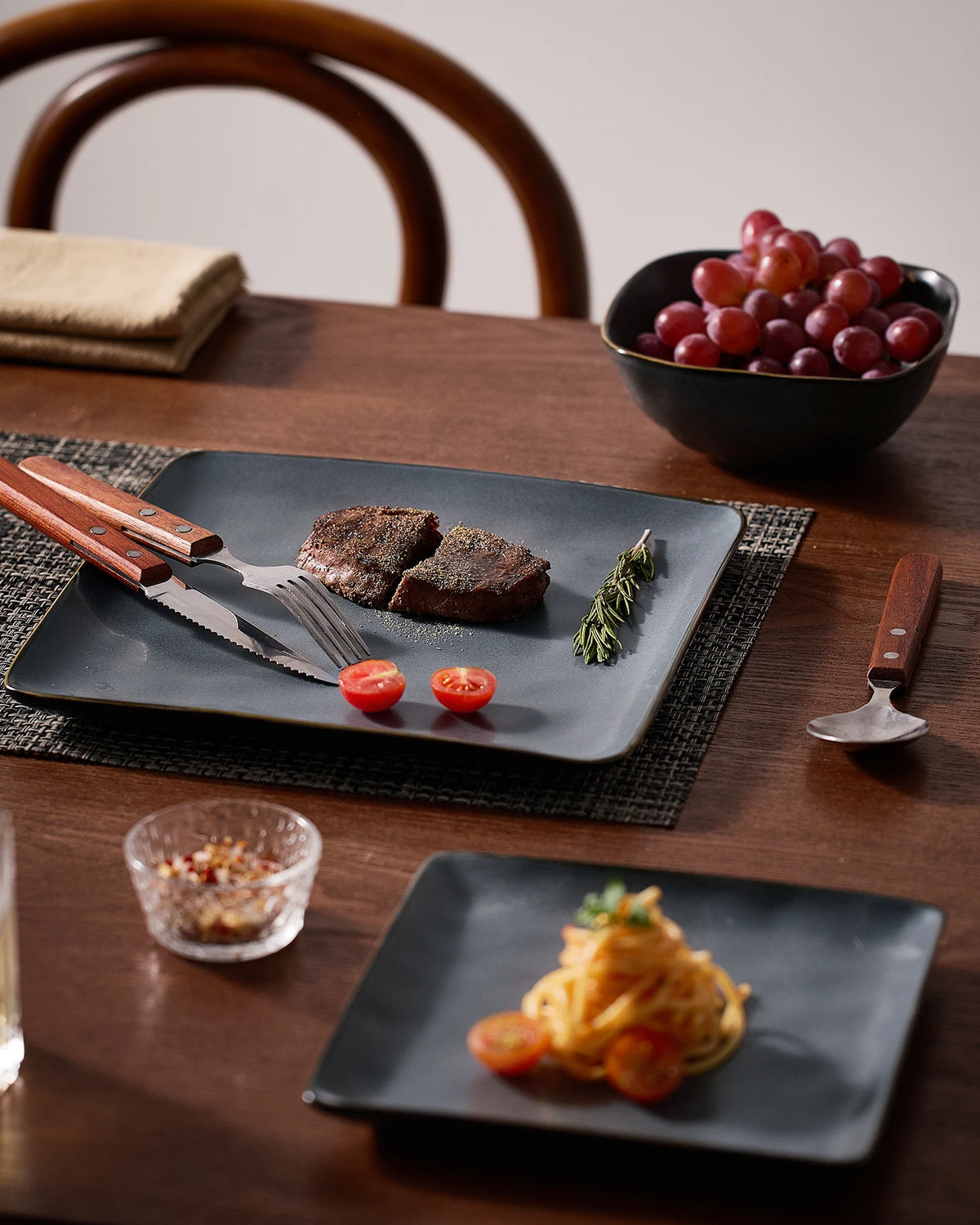Famiware Ocean Square 12-Piece Stoneware Dinnerware Set, Service for 4