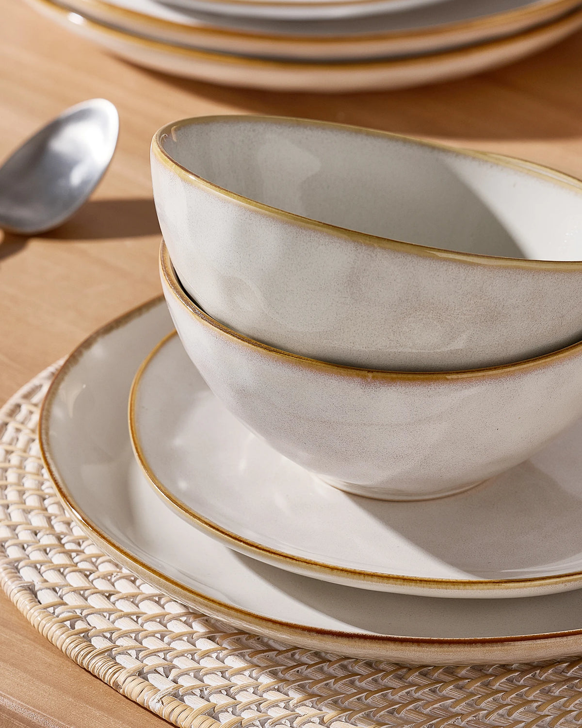 Famiware Ocean Round 12-Piece Stoneware Dinnerware Set, Service for 4