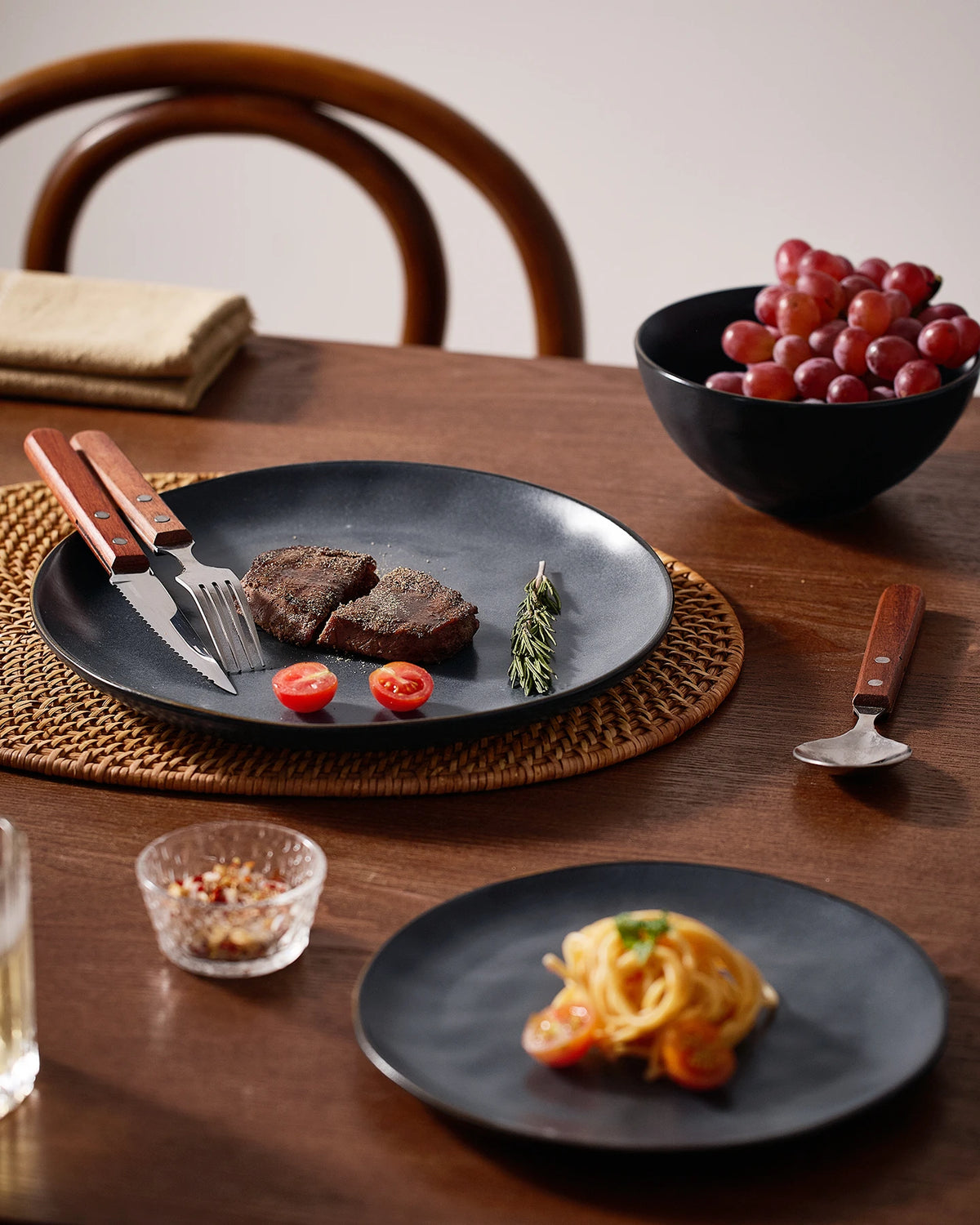 Famiware Ocean Round 12-Piece Stoneware Dinnerware Set, Service for 4