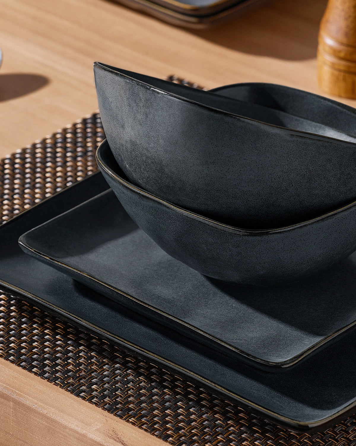 Famiware Ocean Square 12-Piece Stoneware Dinnerware Set, Service for 4