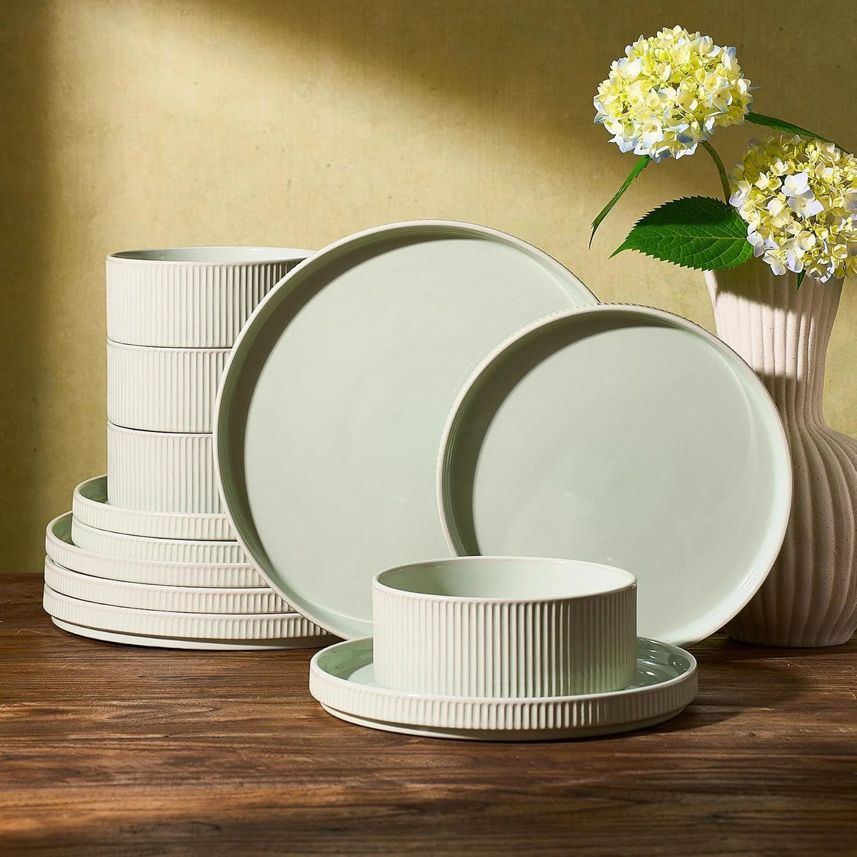 Famiware Grove 12-piece dinnerware set, light green, image 1
