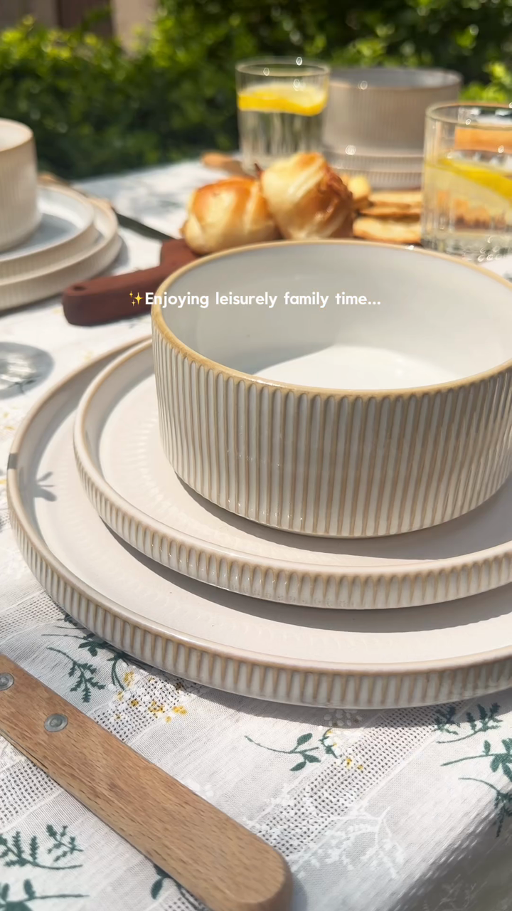 Star Classic dinnerware on an outdoor table