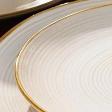 Colección Tempus: detalle del esmalte y el borde de la vajilla real